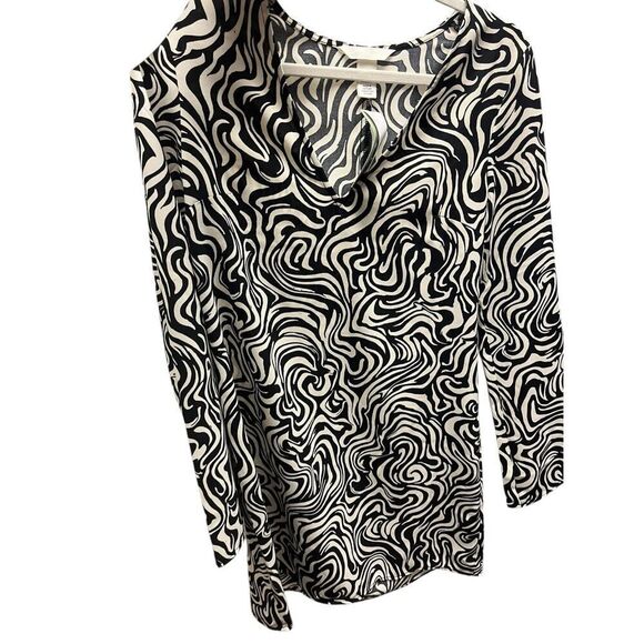 H&M Dresses & Skirts - H & M mini dress in black and white good condition